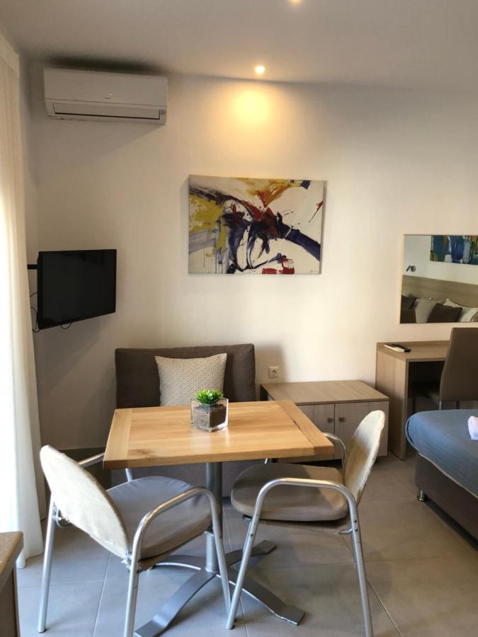 העיירה סקיאתוס Vanessa House Luxury Apartments מראה חיצוני תמונה